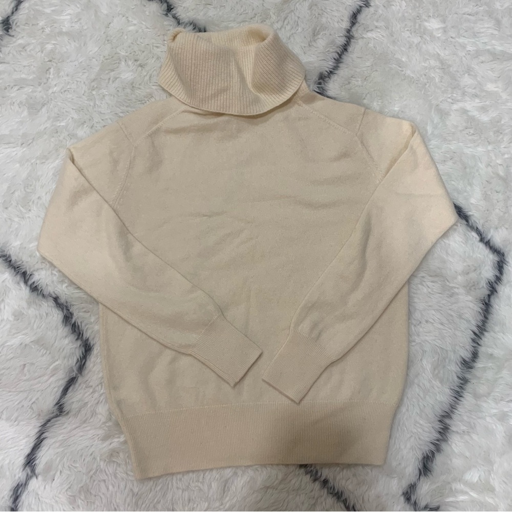 uniqlo cream cashmere turtleneck